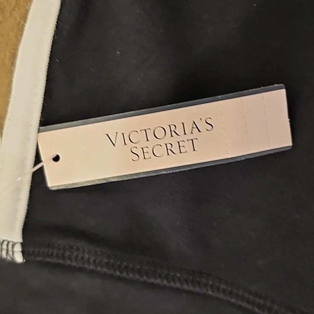 Black Leggings with White Stripe from Victoria's Secret - Picture 5 of 10